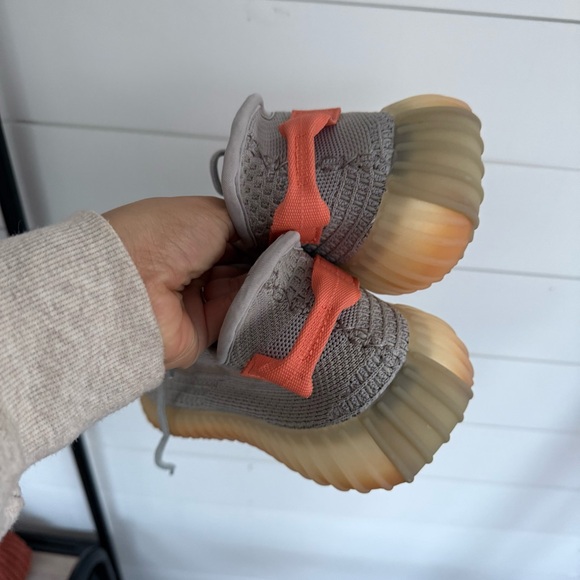 Men’s size 9 Gray and Orange Knit Sneakers - Picture 3 of 6